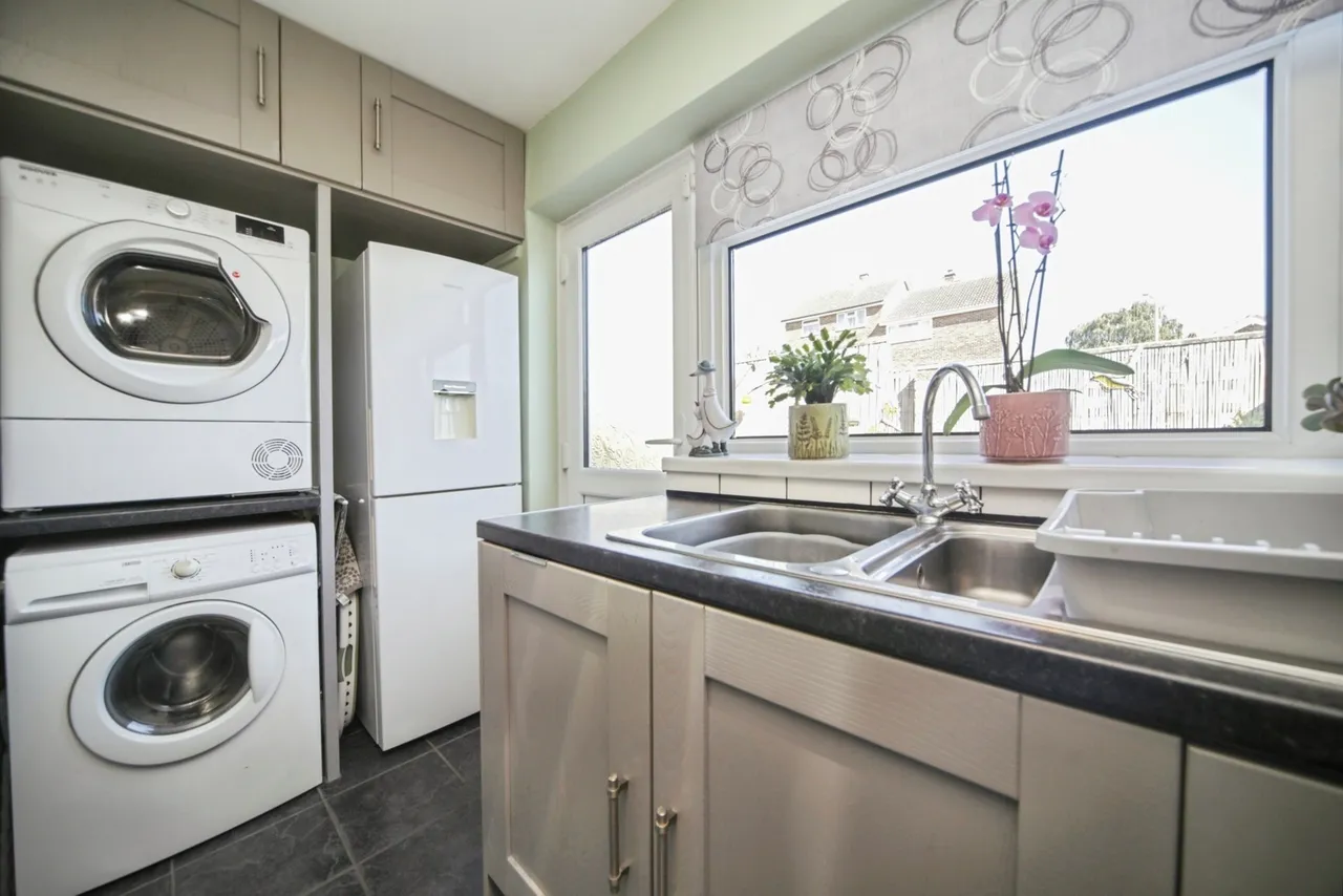 Millfield Avenue, STOWMARKET, Suffolk, IP14, photo 8