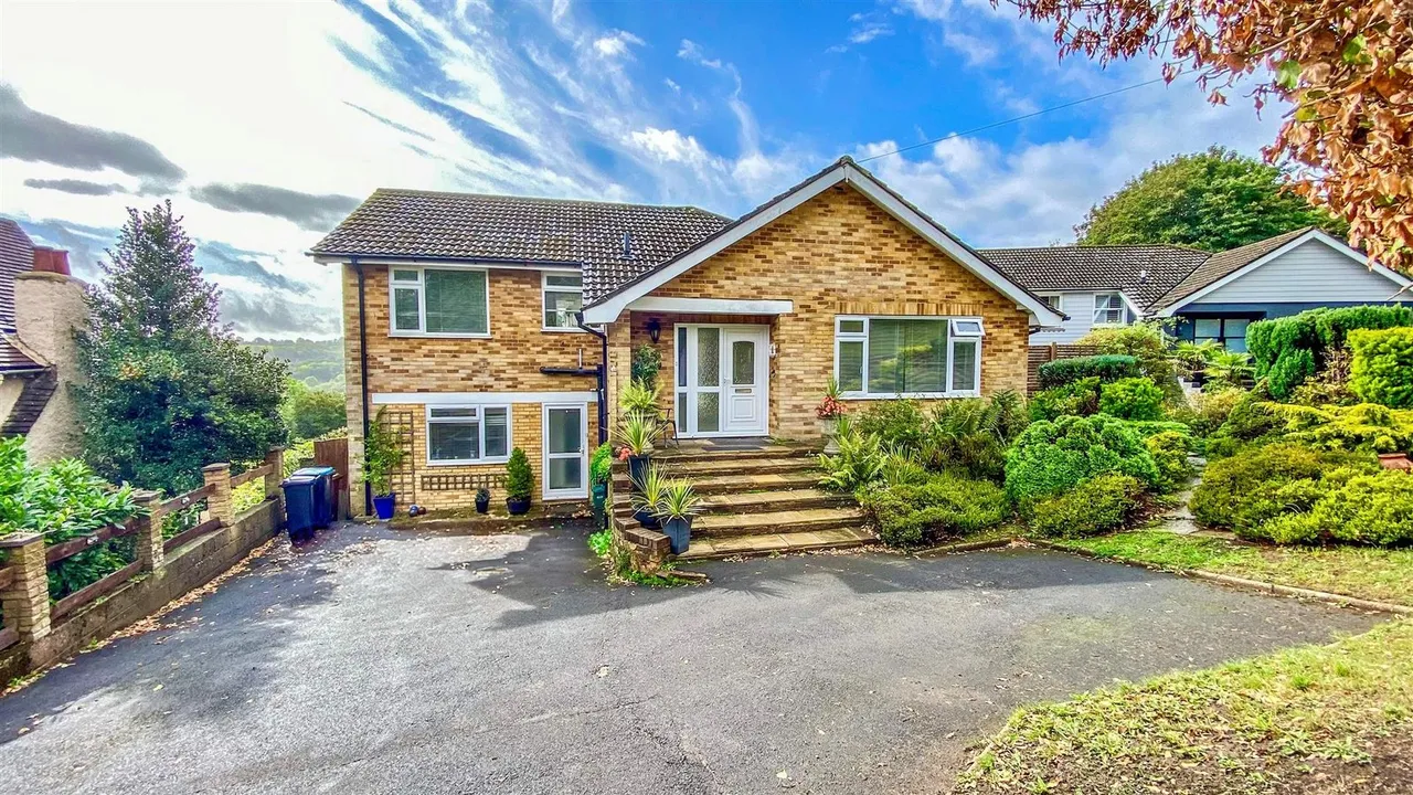 6 bed house for sale, Burntwood Lane, Caterham, CR3