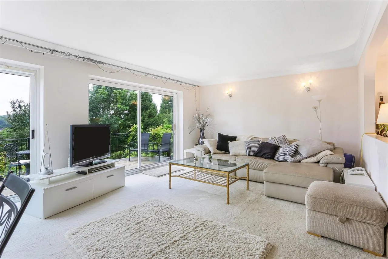 Burntwood Lane, Caterham, CR3, photo 8