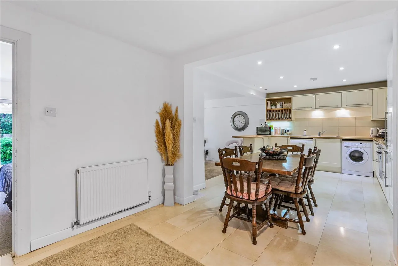 Burntwood Lane, Caterham, CR3, photo 21