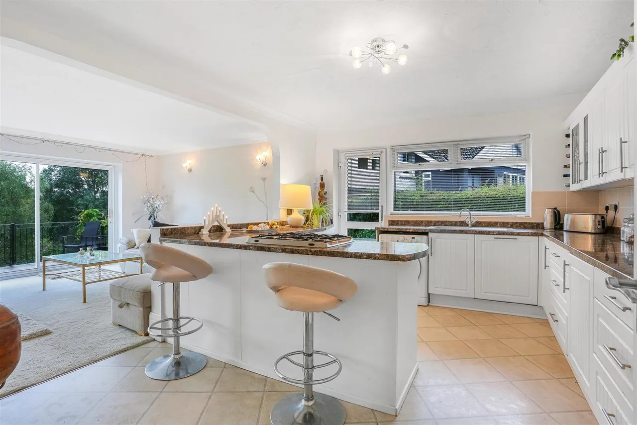 Burntwood Lane, Caterham, CR3, photo 6