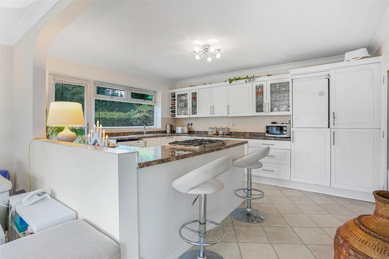 Burntwood Lane, Caterham, CR3, photo 11