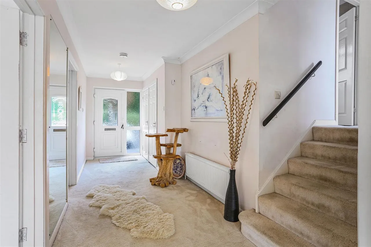 Burntwood Lane, Caterham, CR3, photo 7