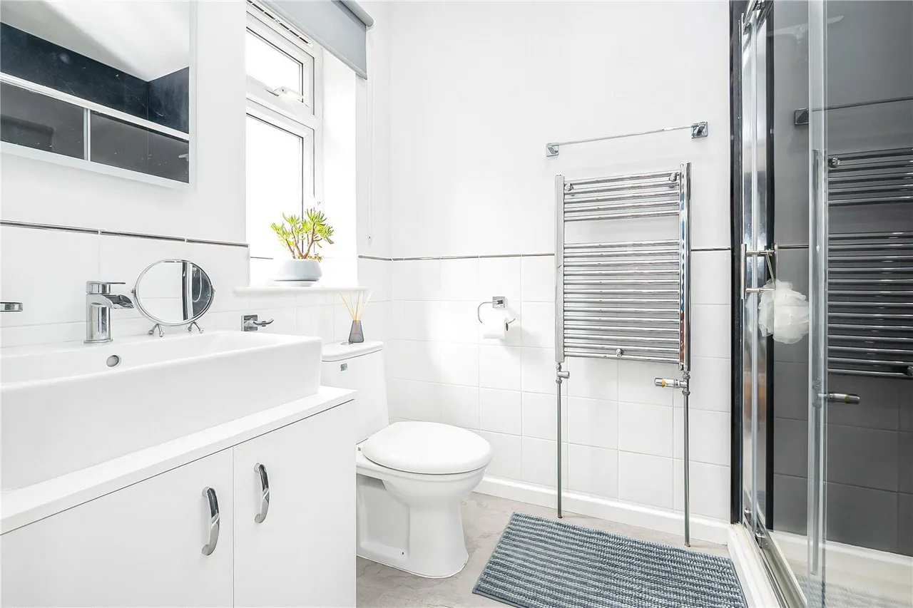 St. Vincent Road, Twickenham, TW2, photo 14