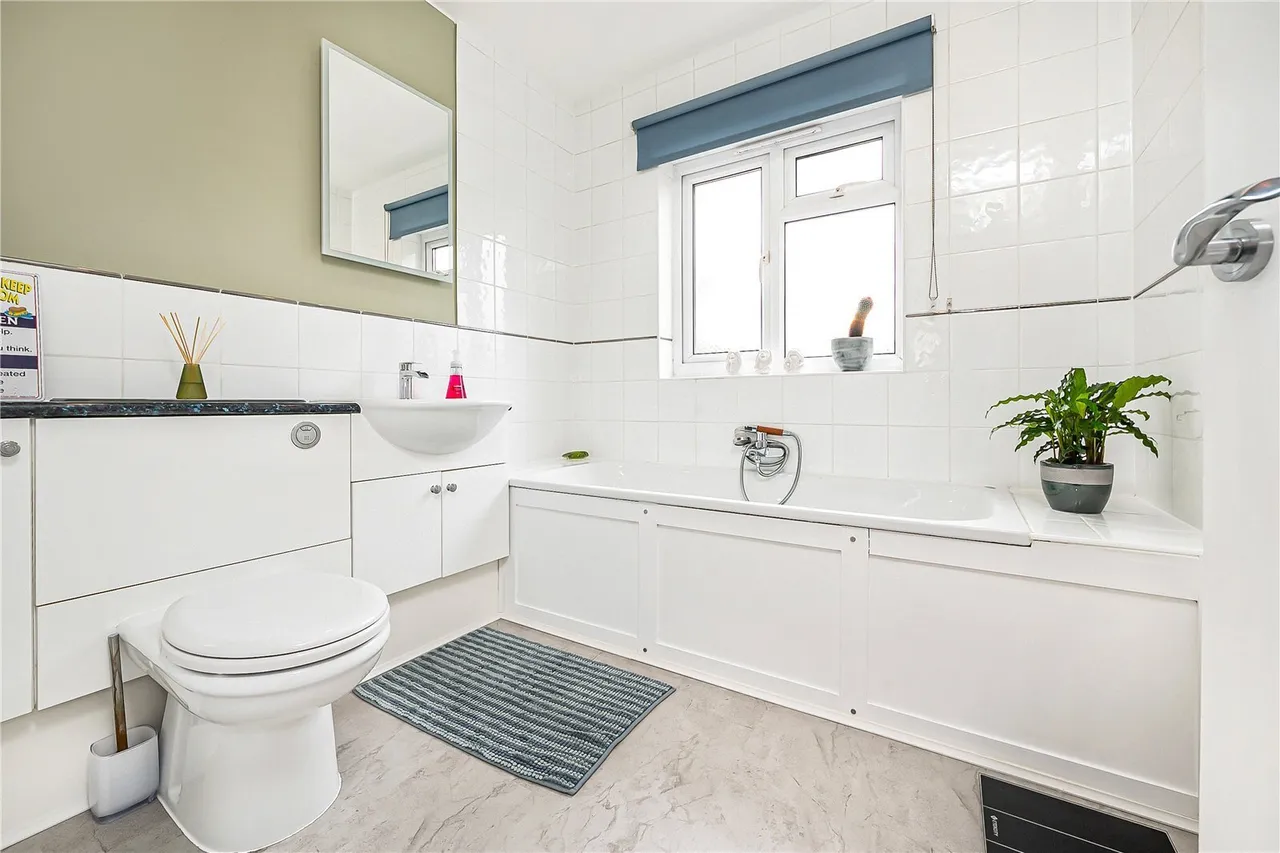 St. Vincent Road, Twickenham, TW2, photo 16