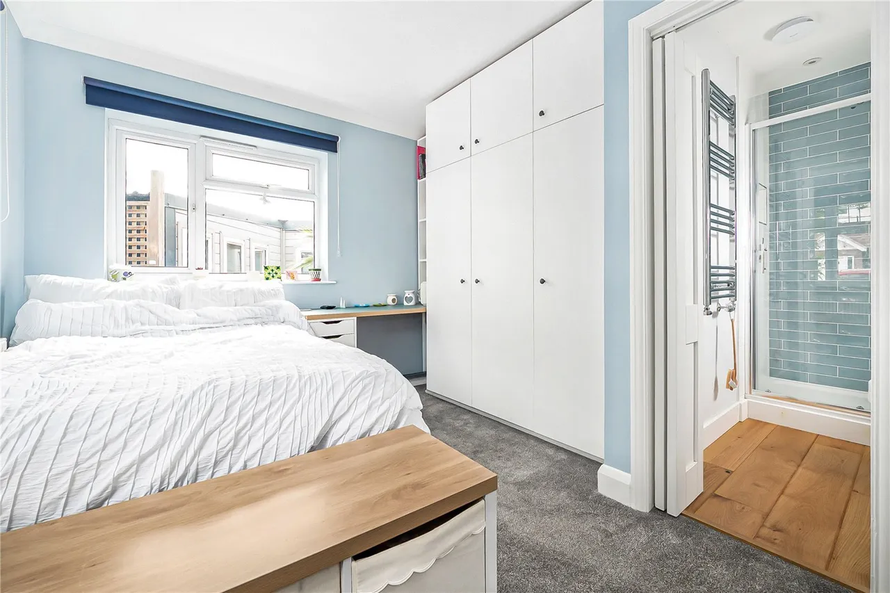St. Vincent Road, Twickenham, TW2, photo 10
