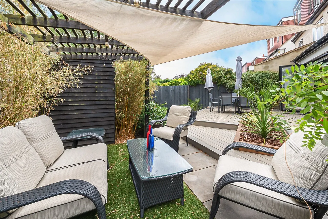 St. Vincent Road, Twickenham, TW2, photo 18