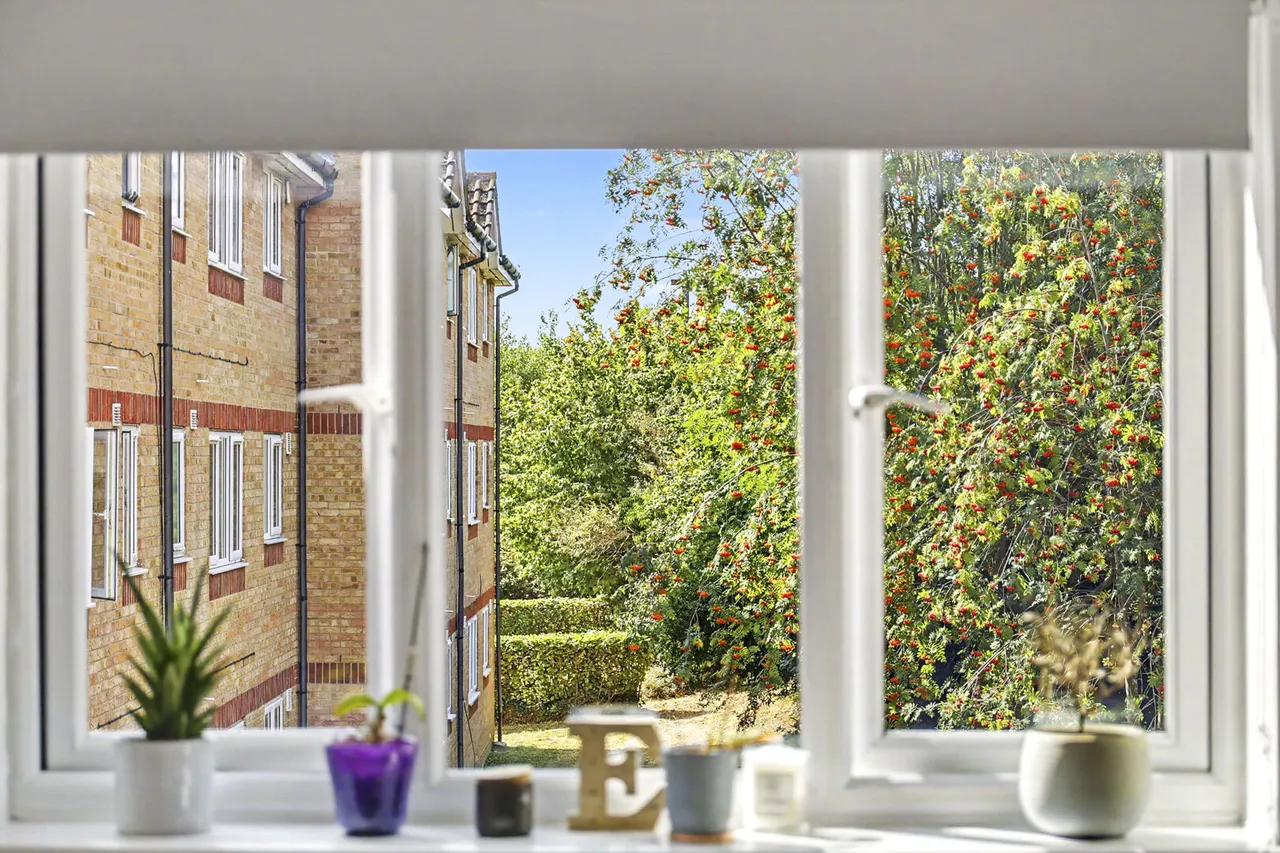 Waddington Close, Enfield, EN1, photo 12