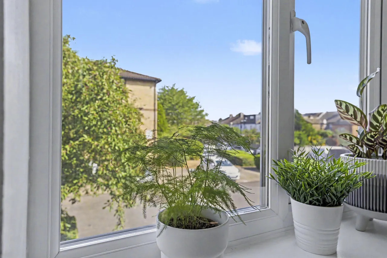 Waddington Close, Enfield, EN1, photo 13