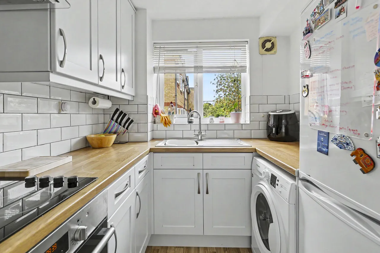 Waddington Close, Enfield, EN1, photo 2
