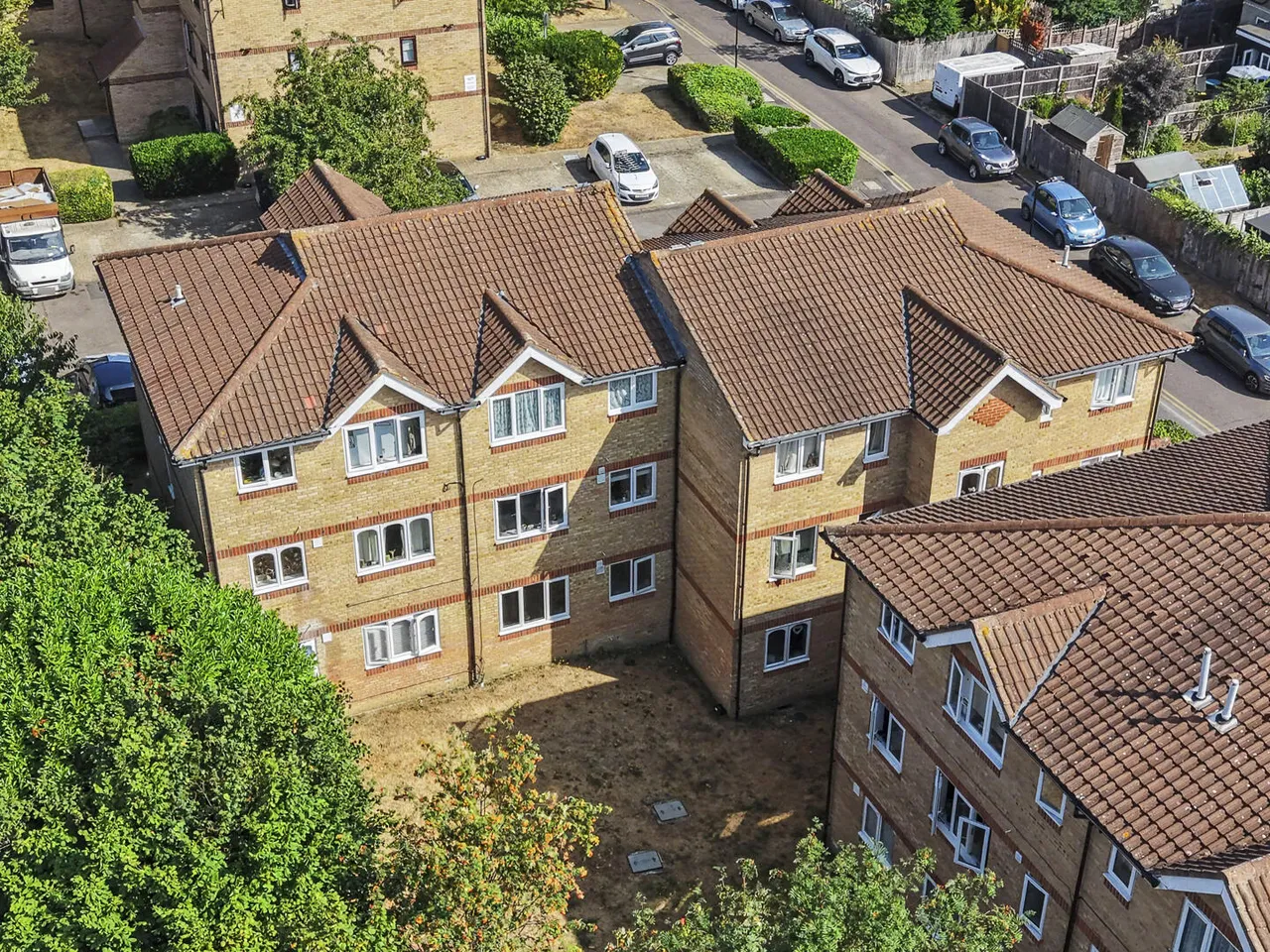 Waddington Close, Enfield, EN1, photo 28