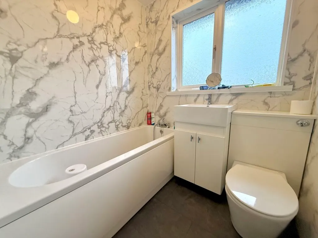 Challacombe Furzton, Milton Keynes MK4 1DP, photo 4