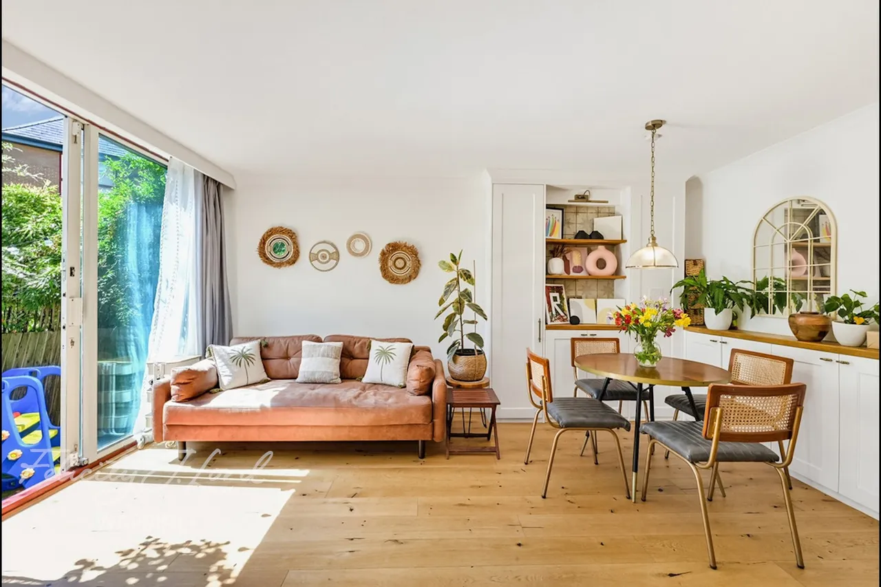 3 bed flat for sale, Asher Way, London, E1W