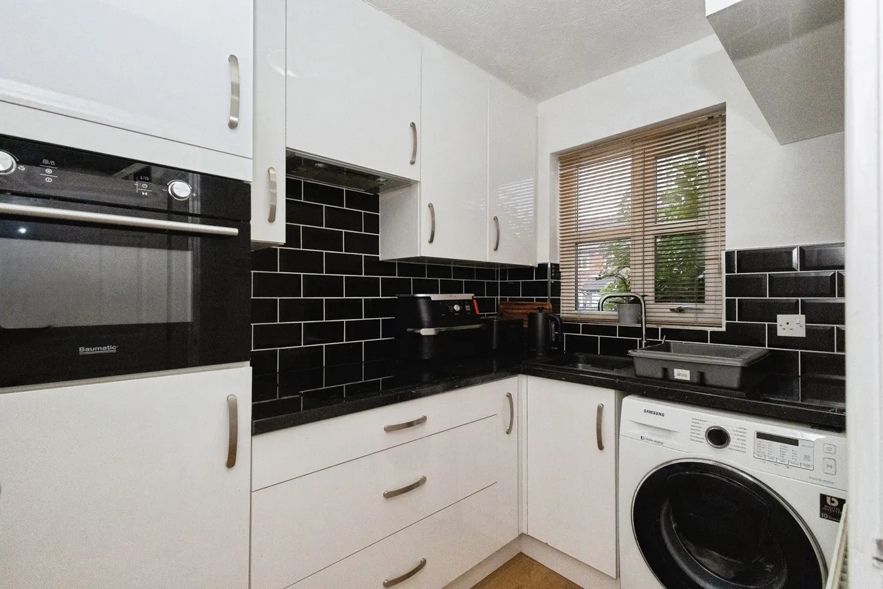 Southfield Close, Dukinfield, Greater Manchester, SK16, photo 8