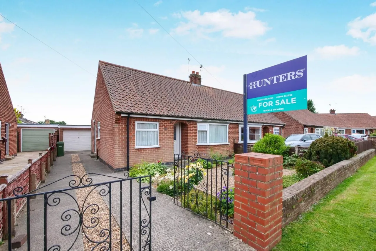 2 bed house for sale — Broome Close, Huntington, York