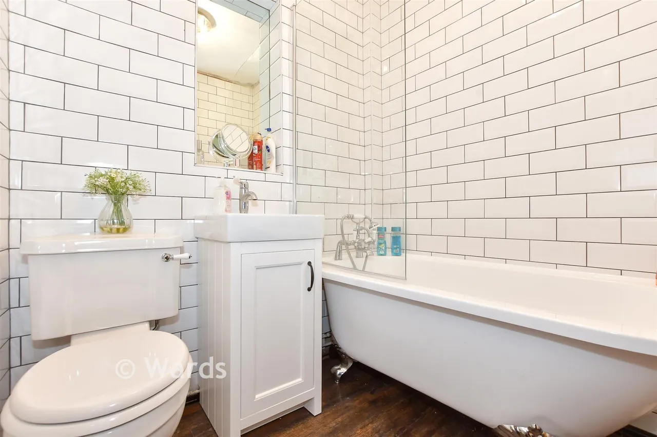 Raymoor Avenue, St Mary's Bay, TN29, photo 9