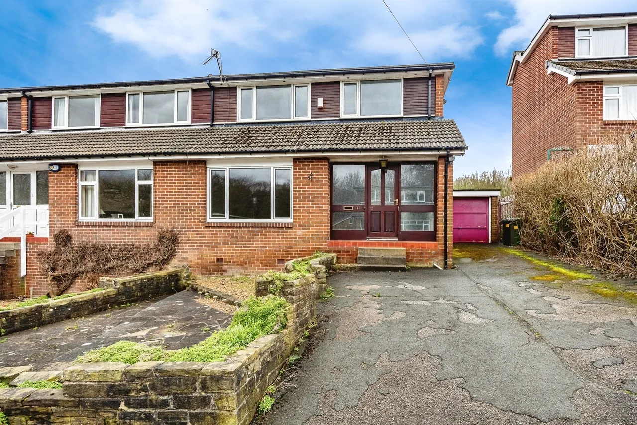 3 bed house for sale — Southlands Drive, Huddersfield