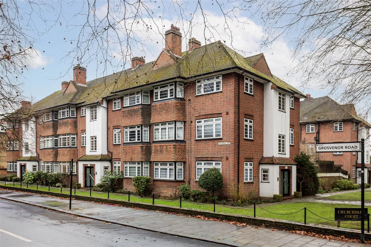 2 bed flat to rent, Harvard Road, London, W4