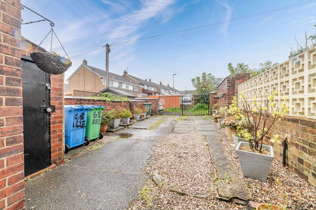 Rochdale Road East, Heywood, photo 17