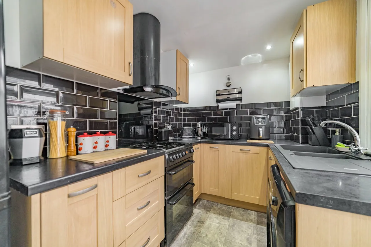 Rochdale Road East, Heywood, photo 8