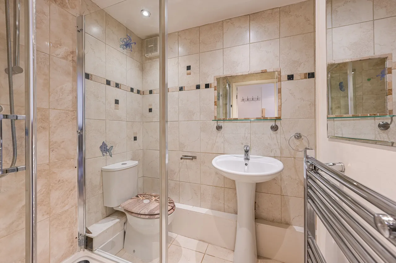 Flat 12, Belgrave Court, Blackheath, photo 5