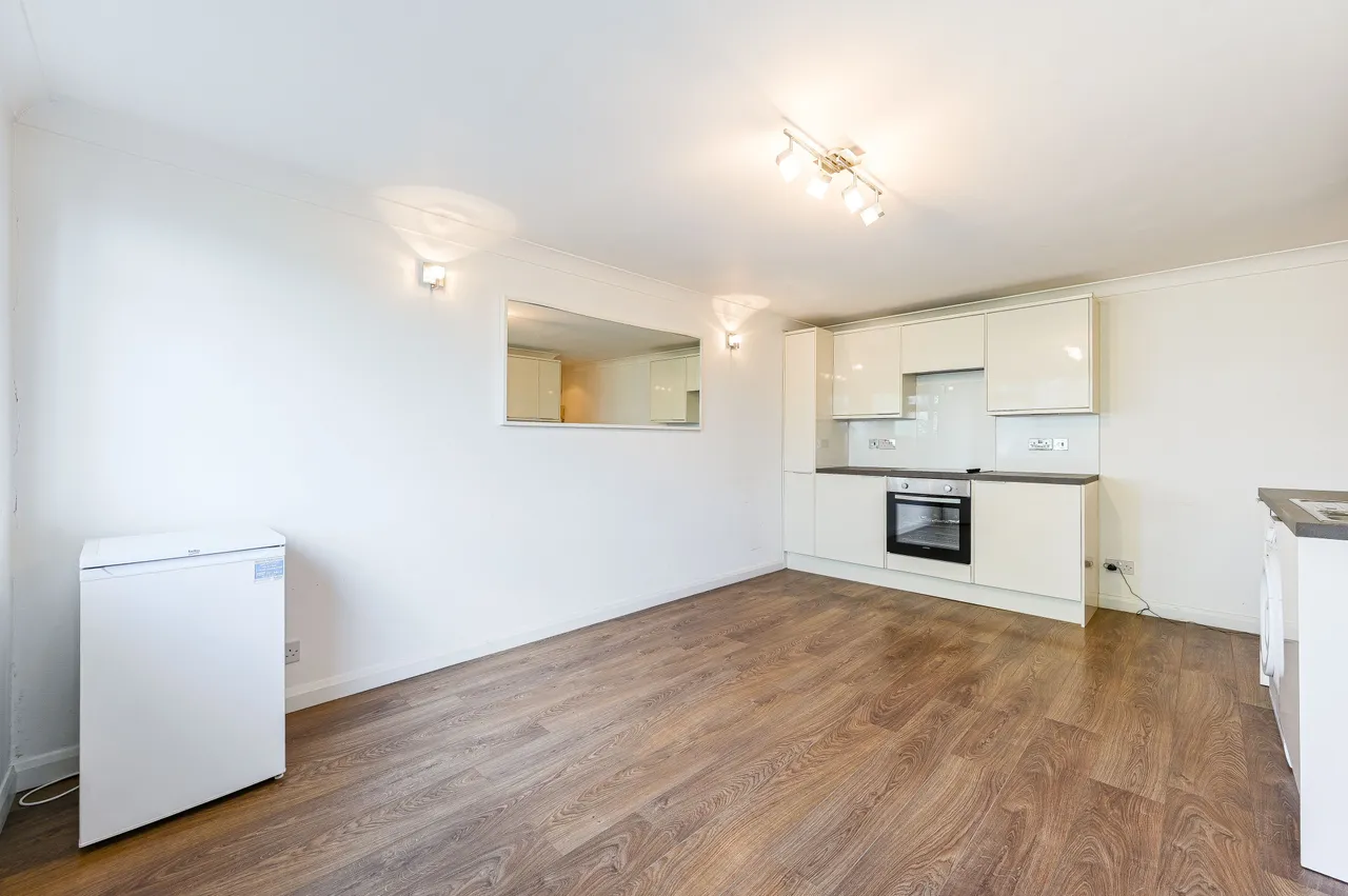 Flat 12, Belgrave Court, Blackheath, photo 6