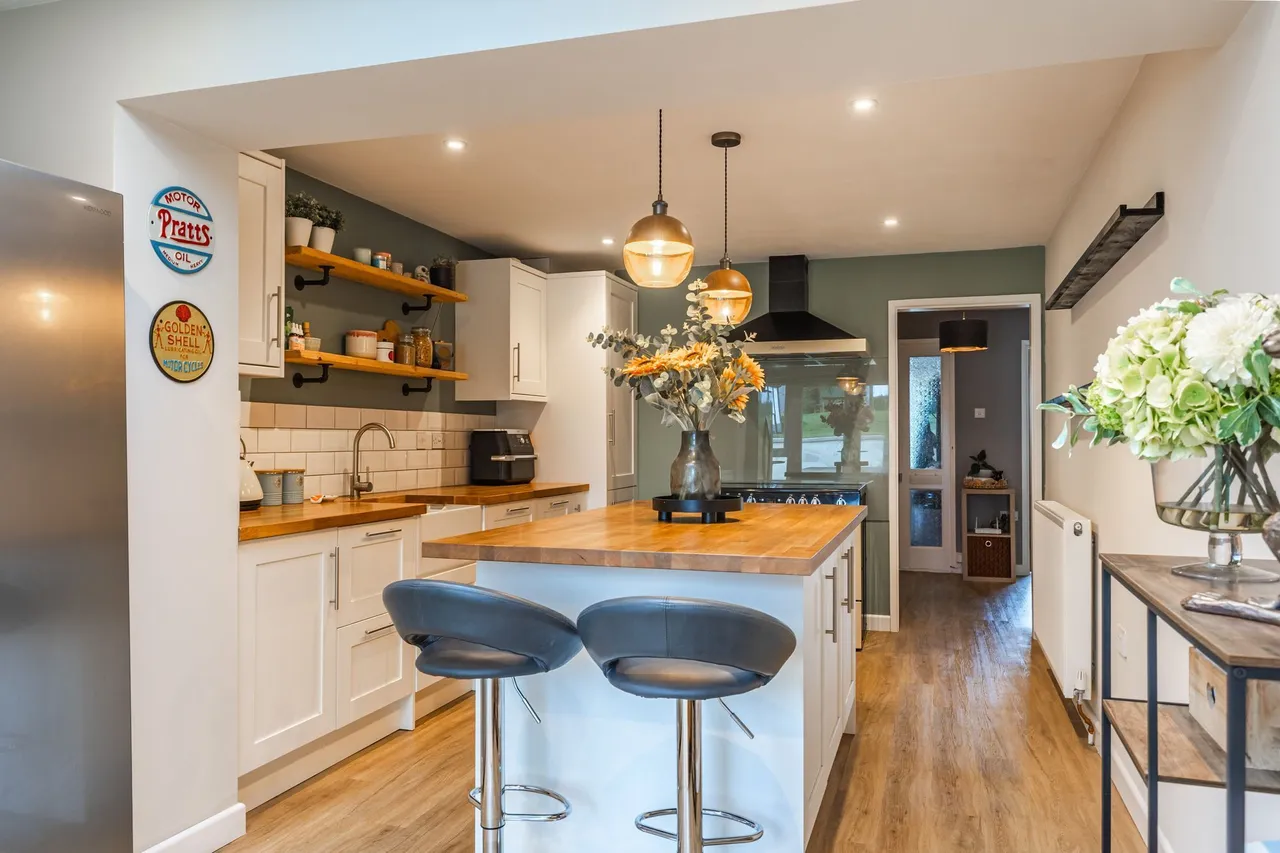 Chain Free Renovated Detached Bungalo, photo 4