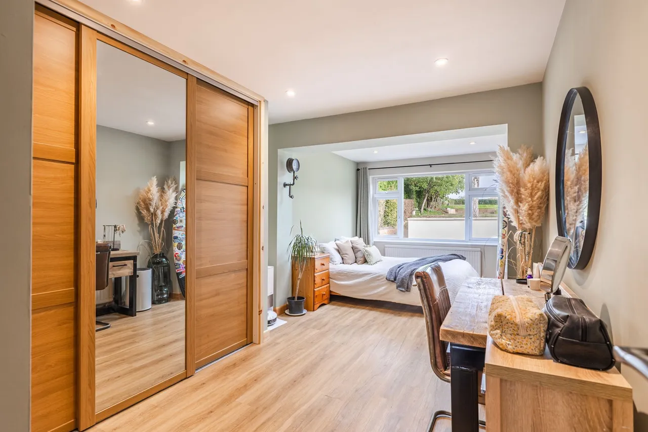 Chain Free Renovated Detached Bungalo, photo 11