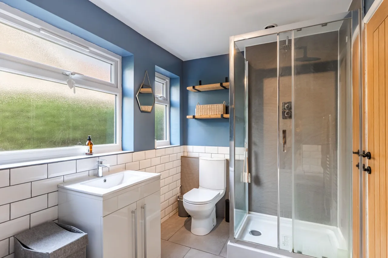 Chain Free Renovated Detached Bungalo, photo 13