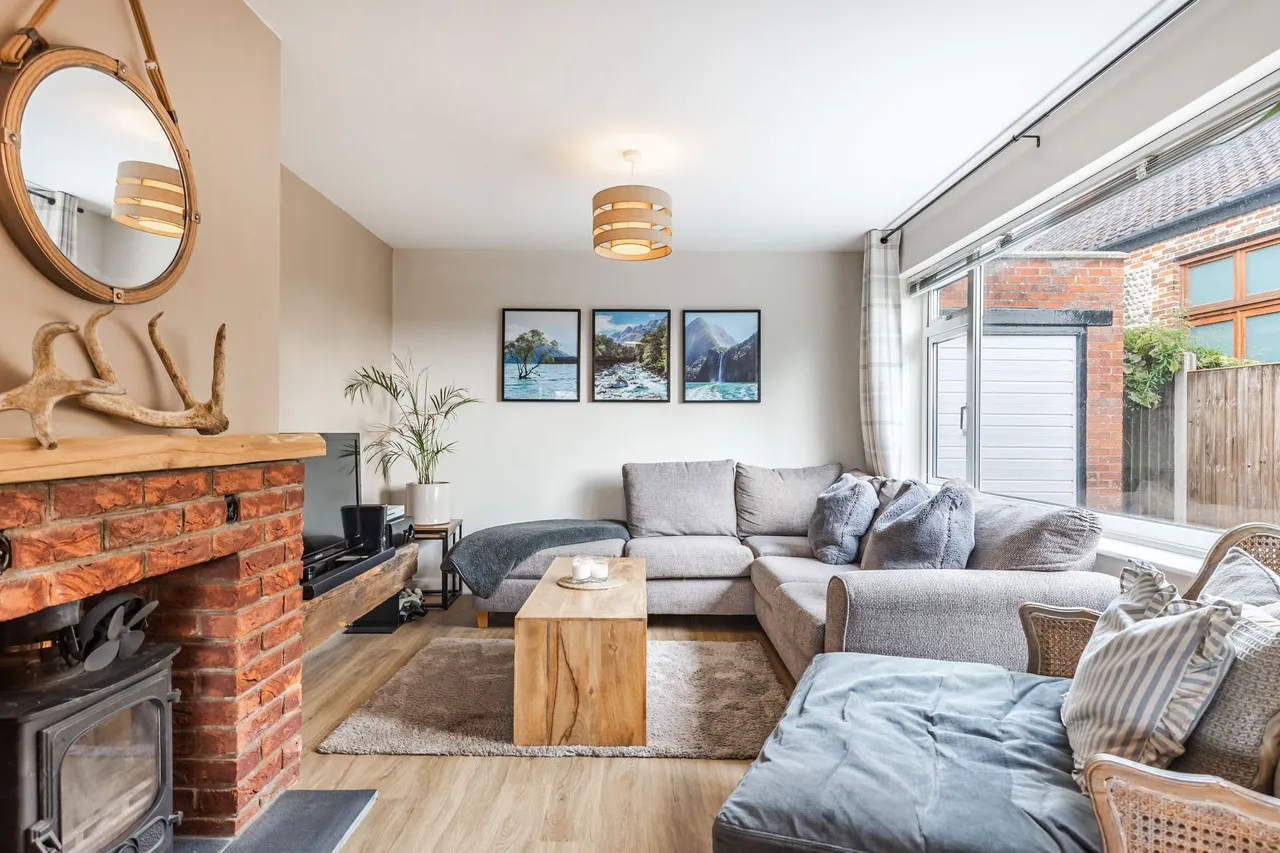 Chain Free Renovated Detached Bungalo, photo 5