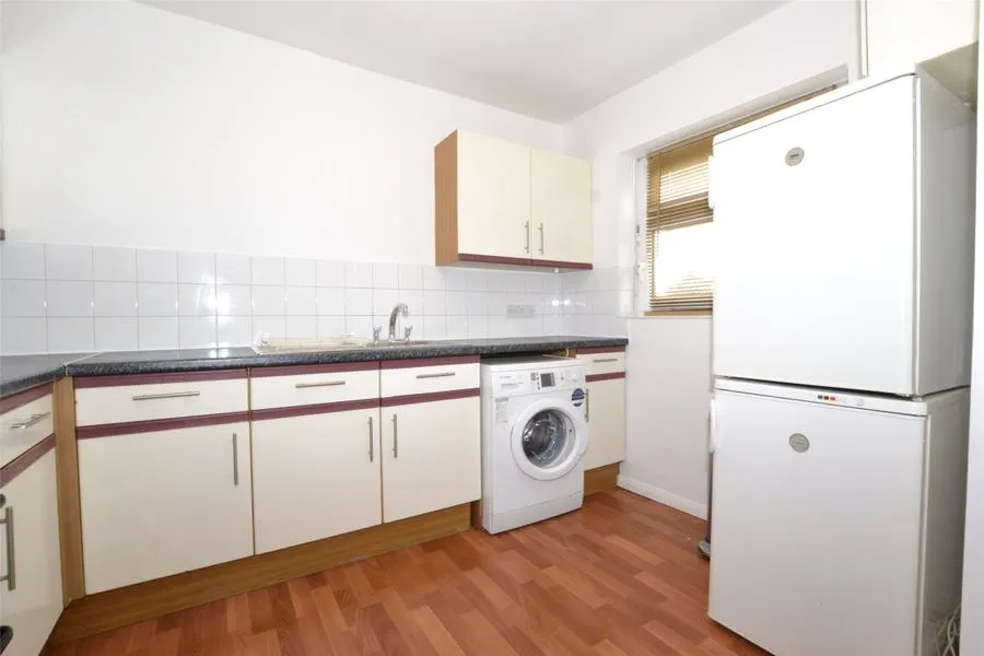 Woodcote Road, SM6, photo 5