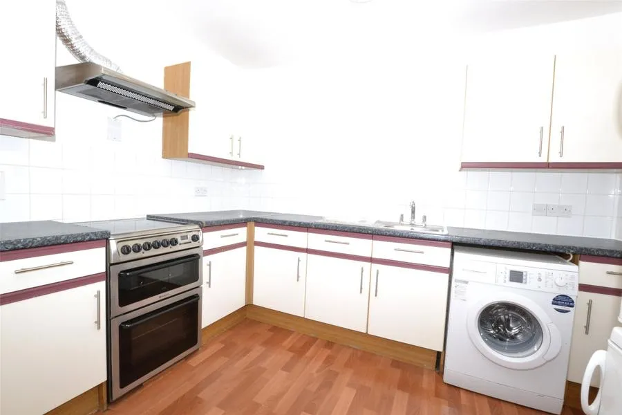 Woodcote Road, SM6, photo 3