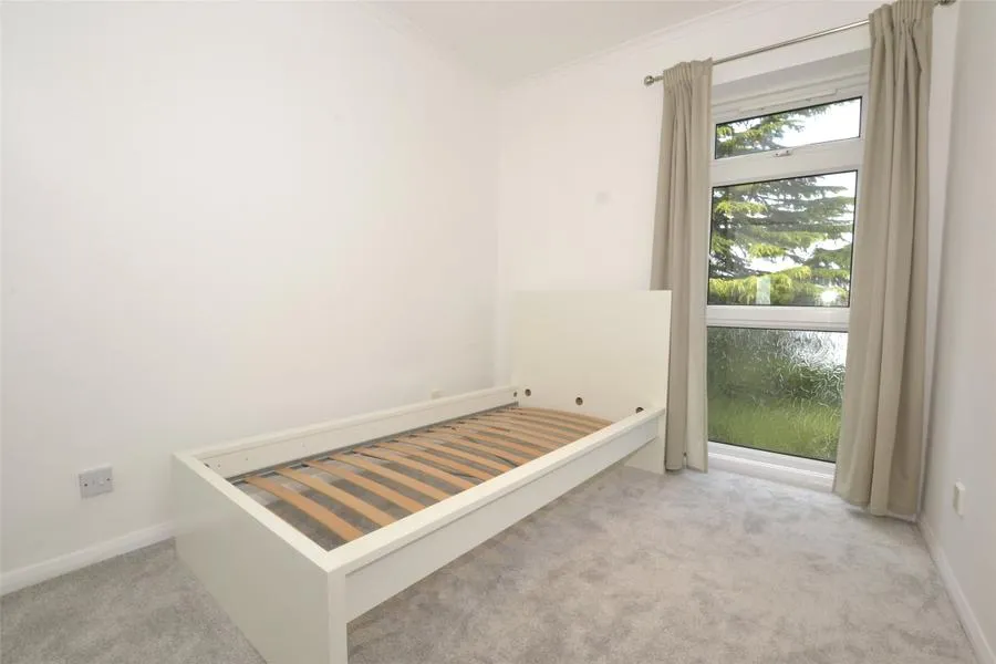 Woodcote Road, SM6, photo 6