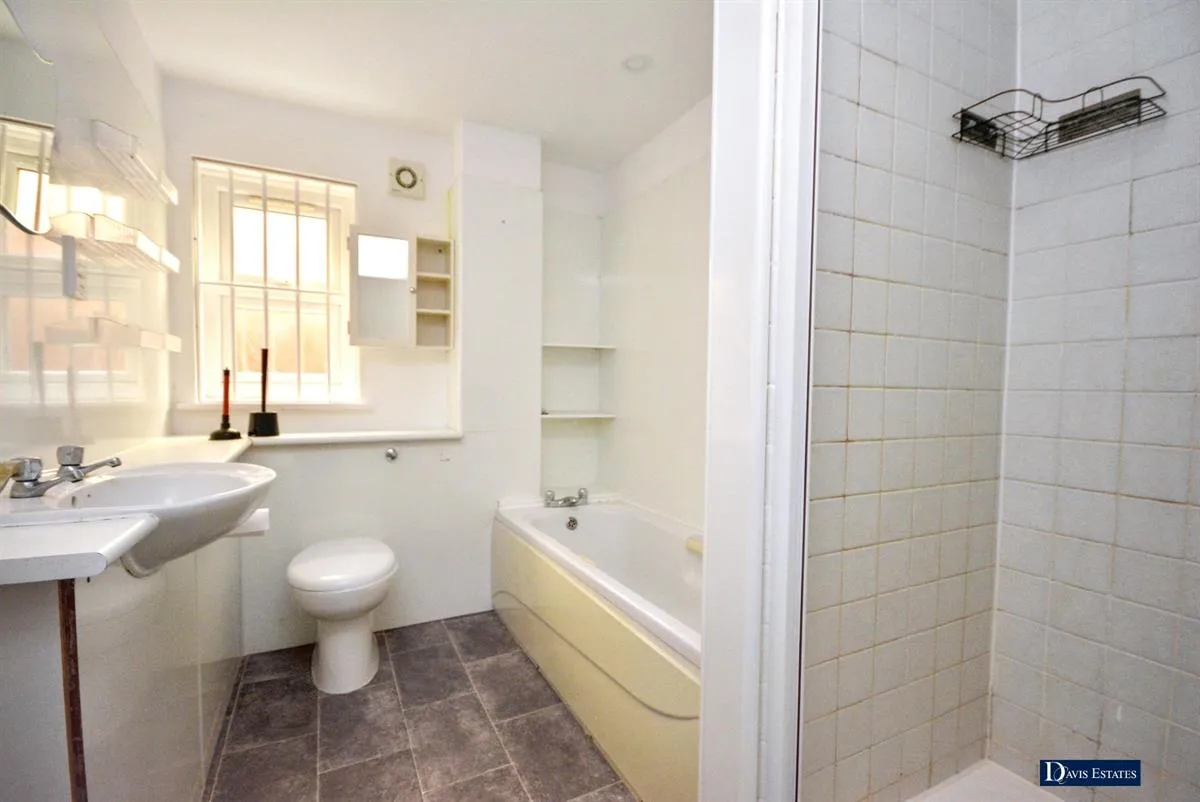London Road, Romford, RM7, photo 8