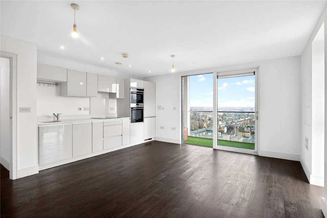 1 bed flat to rent, Dalston Square, London, E8