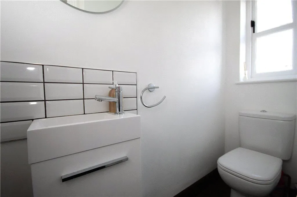 Kings Road, Egham, TW20, photo 12