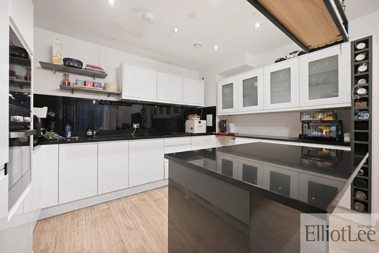Lakeside Drive, Viscount House, NW10, photo 7