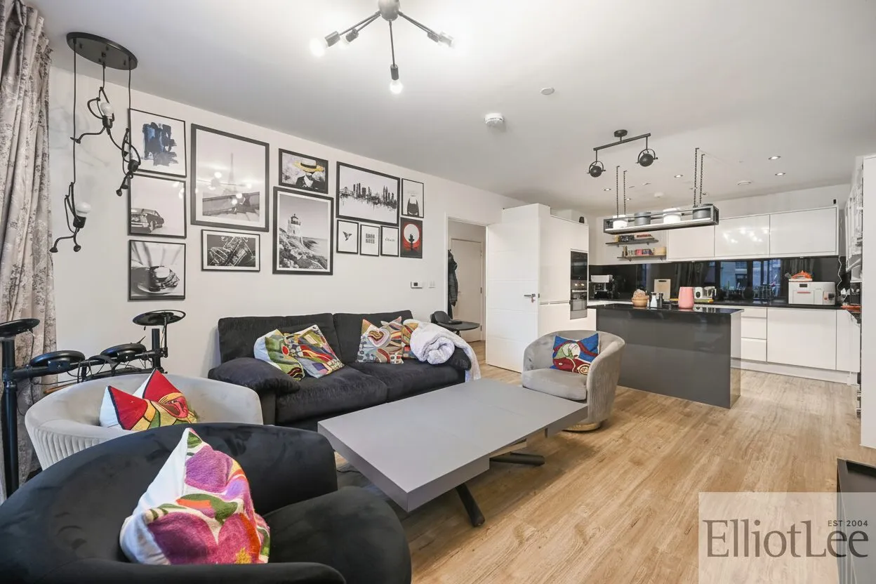 Lakeside Drive, Viscount House, NW10, photo 4