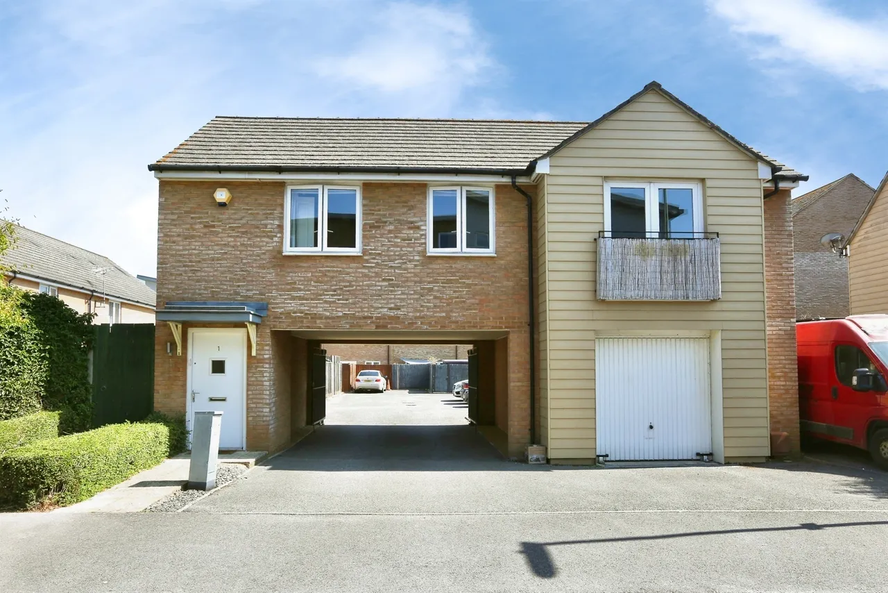 2 bed house for sale — Little Woodham Lane, Gosport