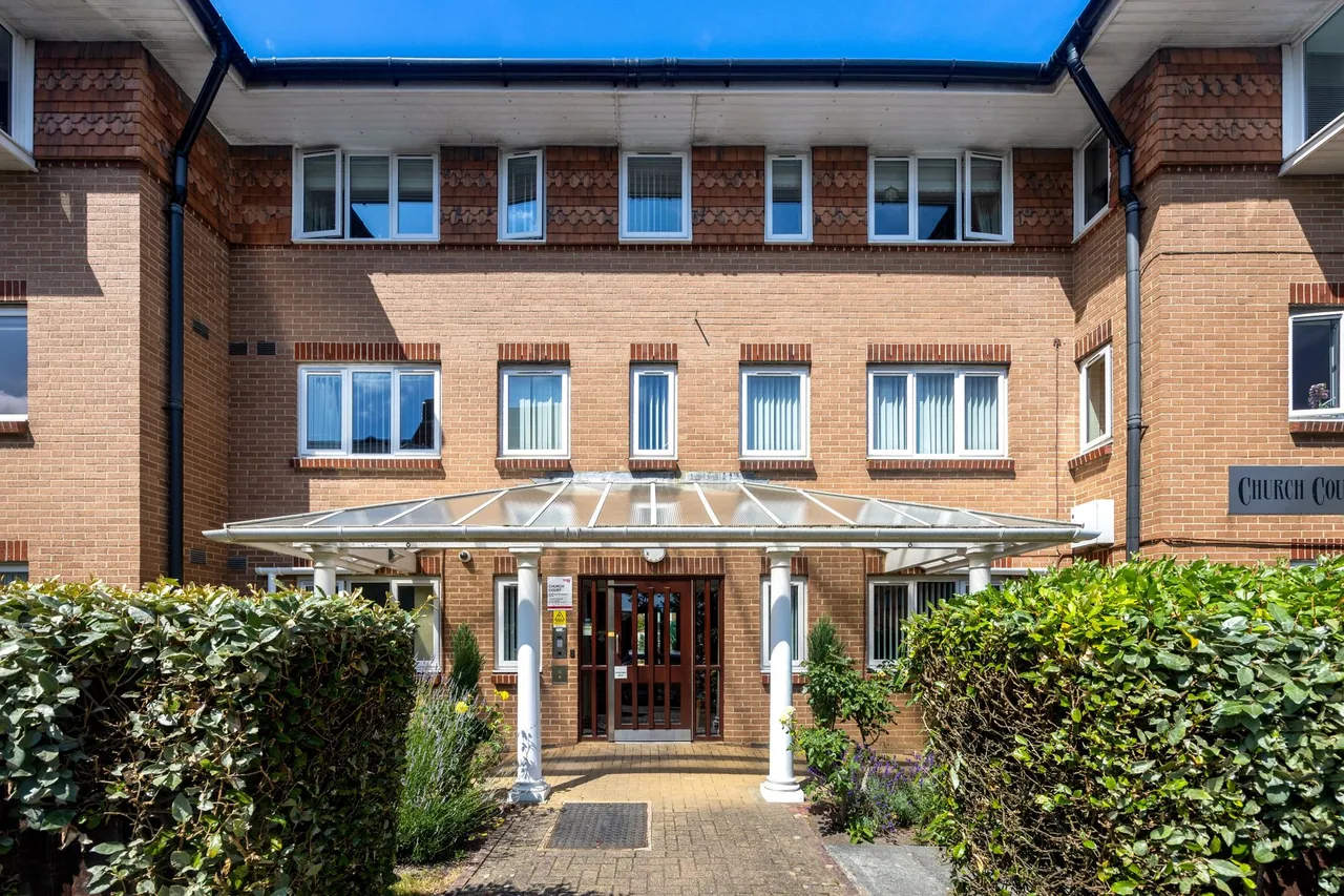 1 bed property for sale, Church Road, Haywards Heath, RH16