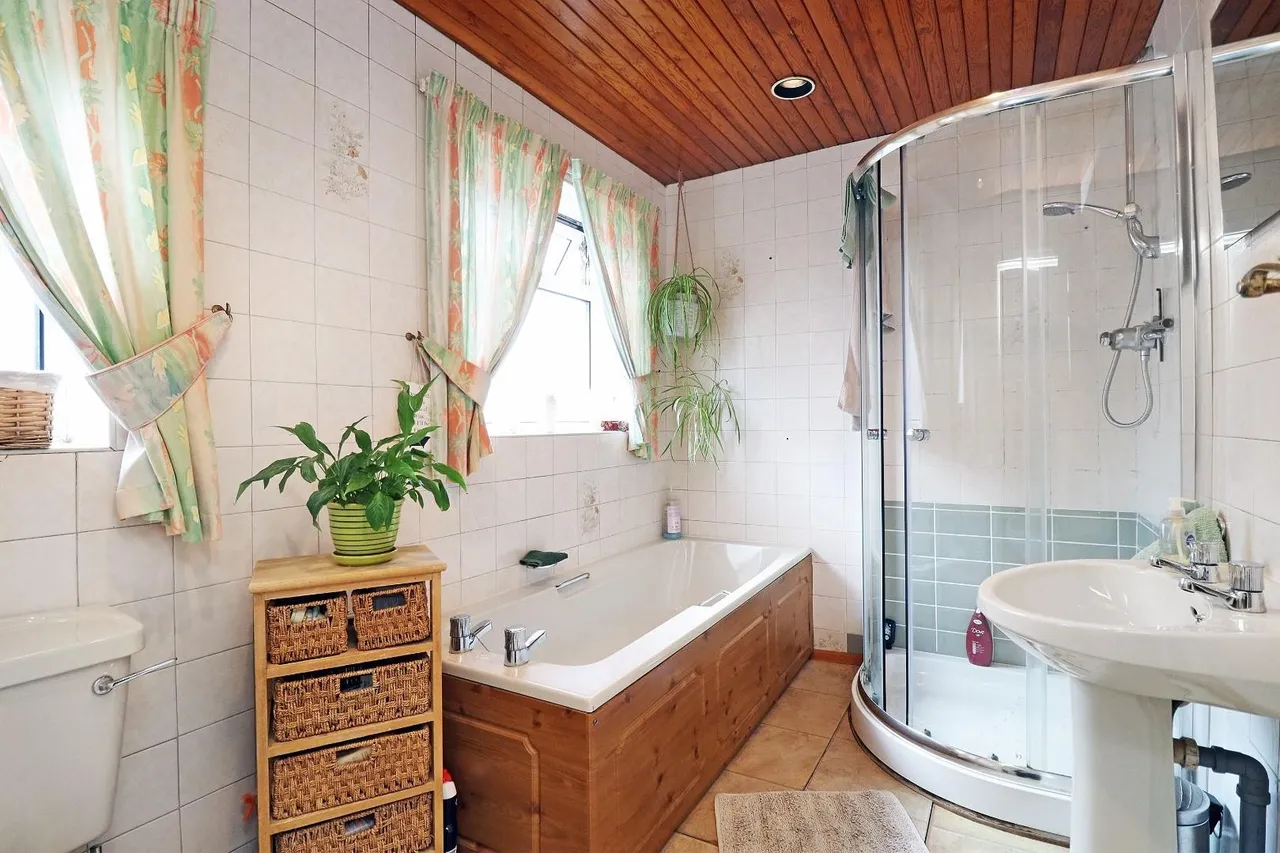 Langdale Road, Sale M33 4EN, photo 20