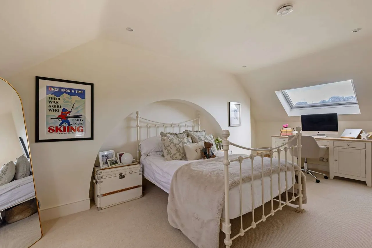 Hale Road, Farnham, GU9, photo 13