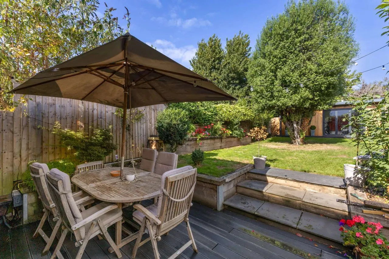 Hale Road, Farnham, GU9, photo 16
