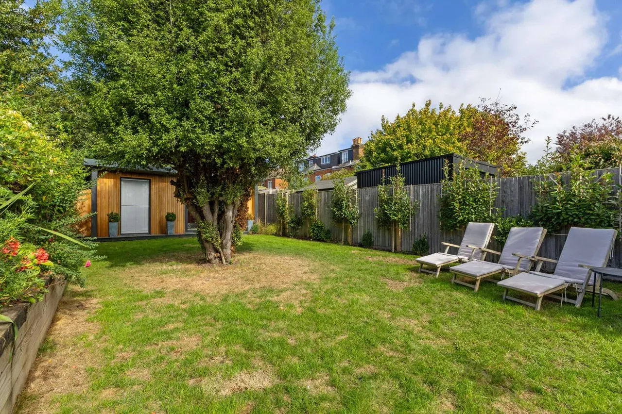 Hale Road, Farnham, GU9, photo 17