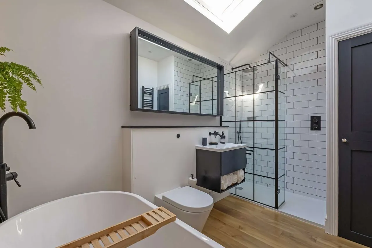 Hale Road, Farnham, GU9, photo 12
