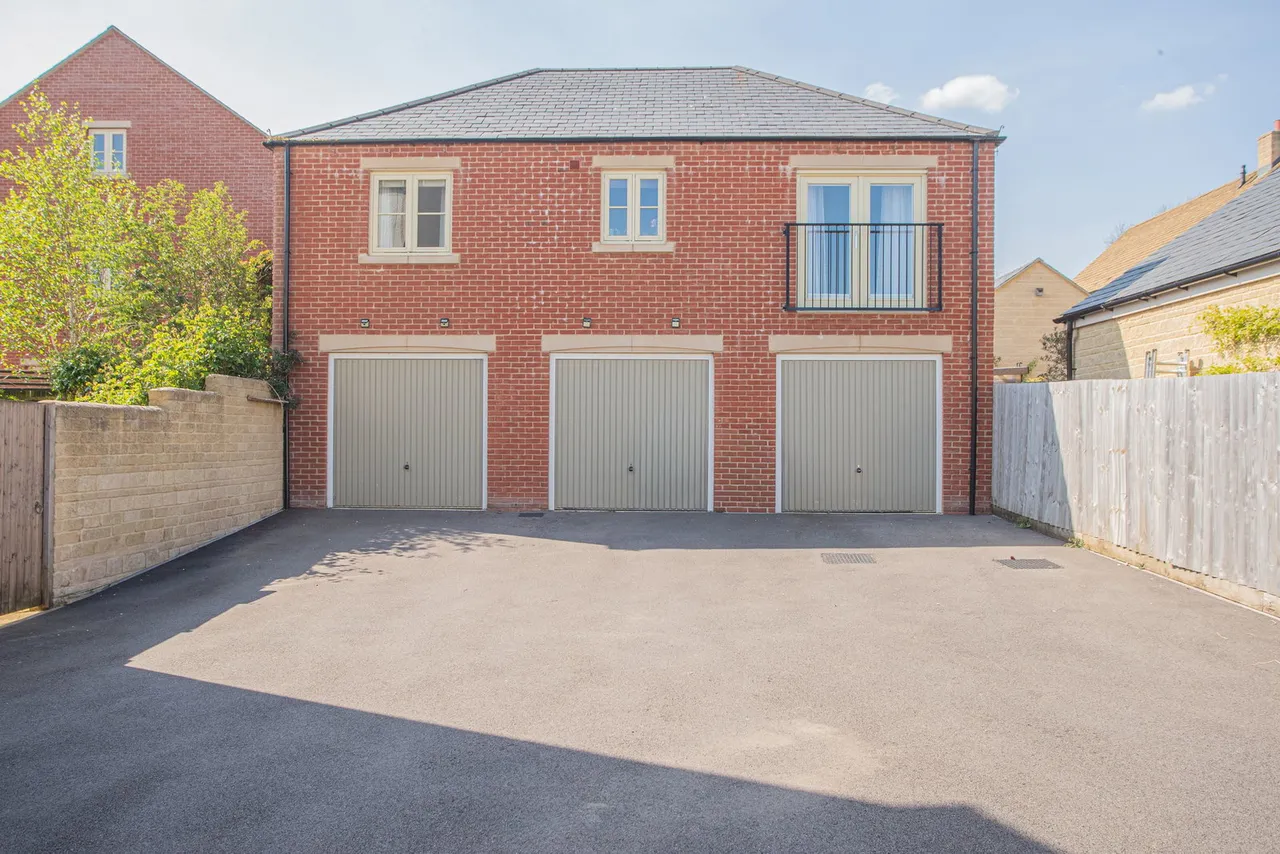 Brays Avenue, Tetbury, photo 11