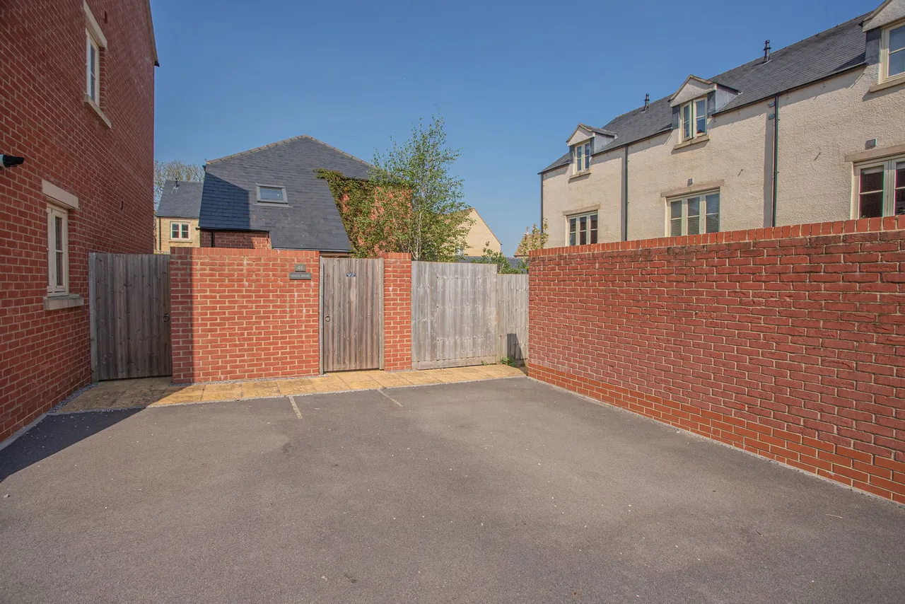Brays Avenue, Tetbury, photo 10
