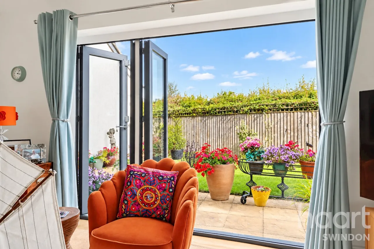 Rackham Close, Swindon, SN25, photo 2