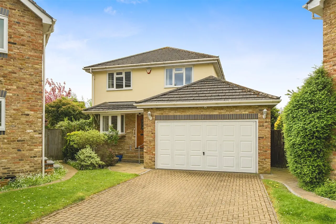 4 bed house for sale — Irwin Close, Ickenham, UB10 8HA