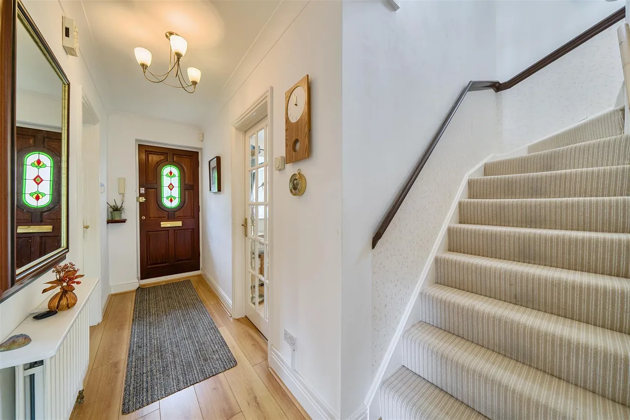 Irwin Close, Ickenham, UB10 8HA, photo 4